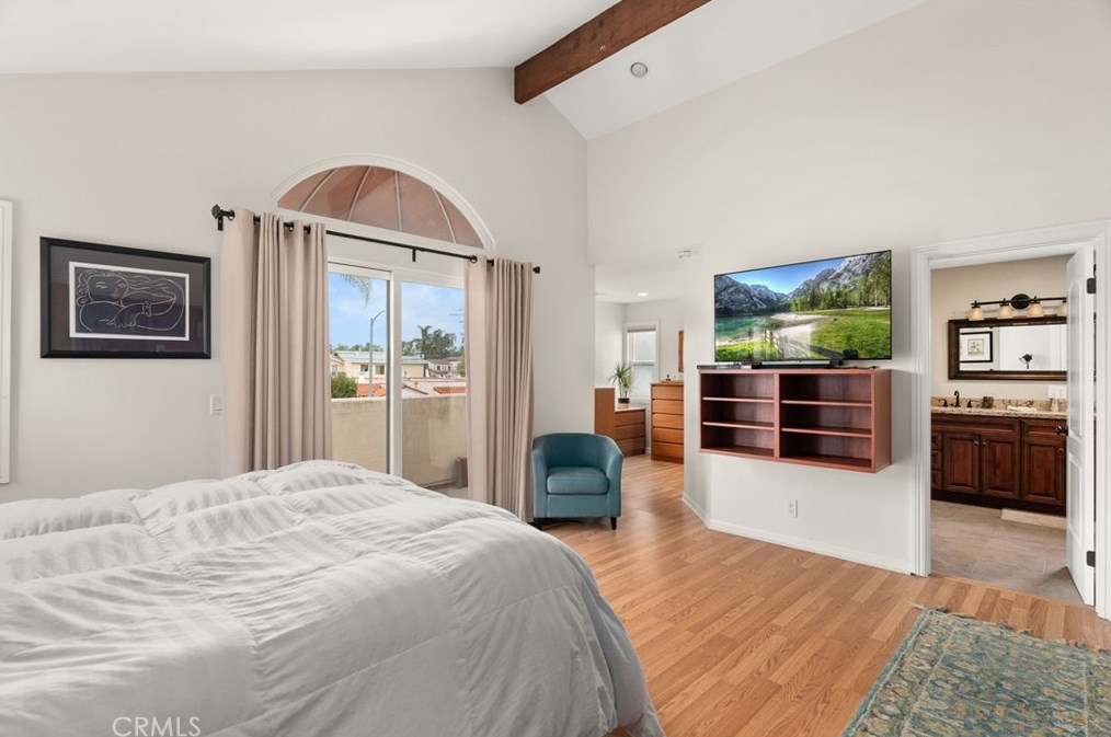 236 Granada Ave, Long Beach CA  90803-5512 exterior