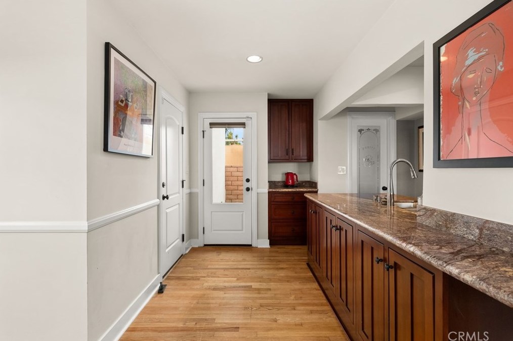 236 Granada Ave, Long Beach CA  90803-5512 exterior