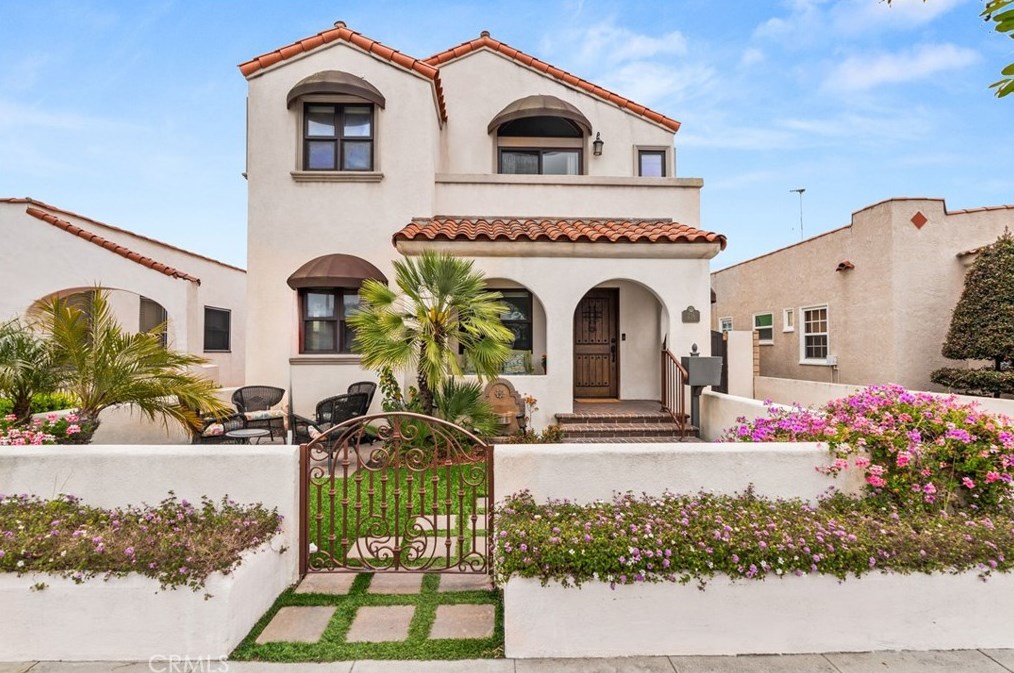 236 Granada Ave, Long Beach CA  90803-5512 exterior