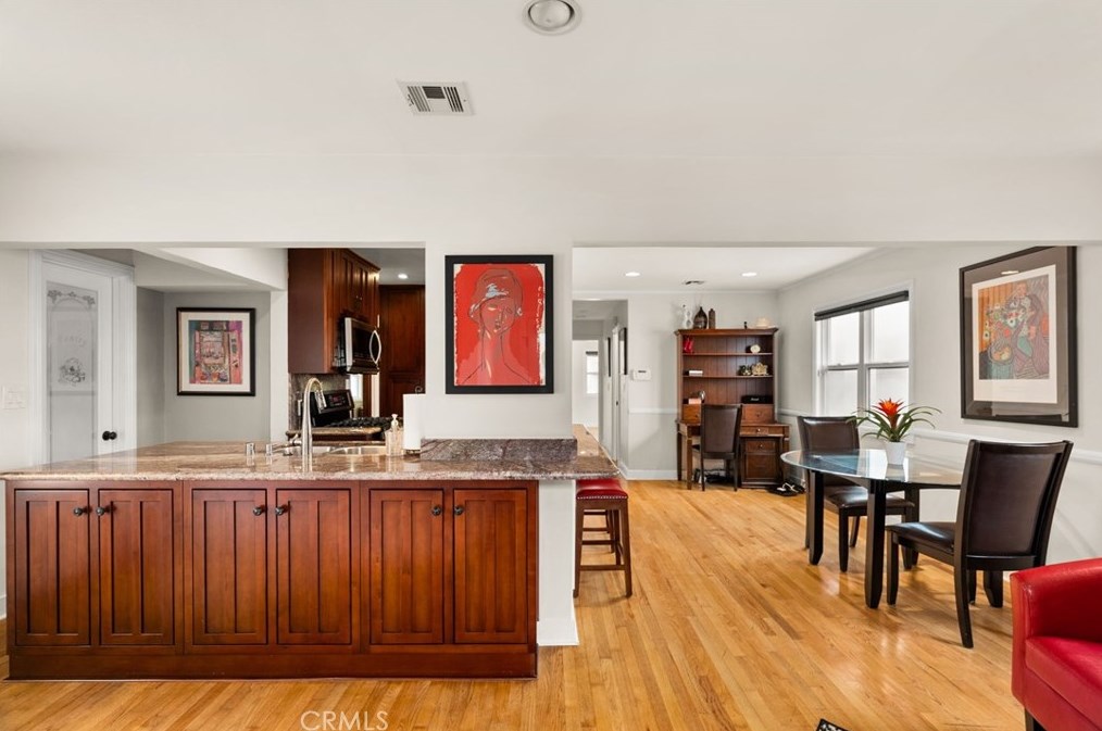 236 Granada Ave, Long Beach CA  90803-5512 exterior