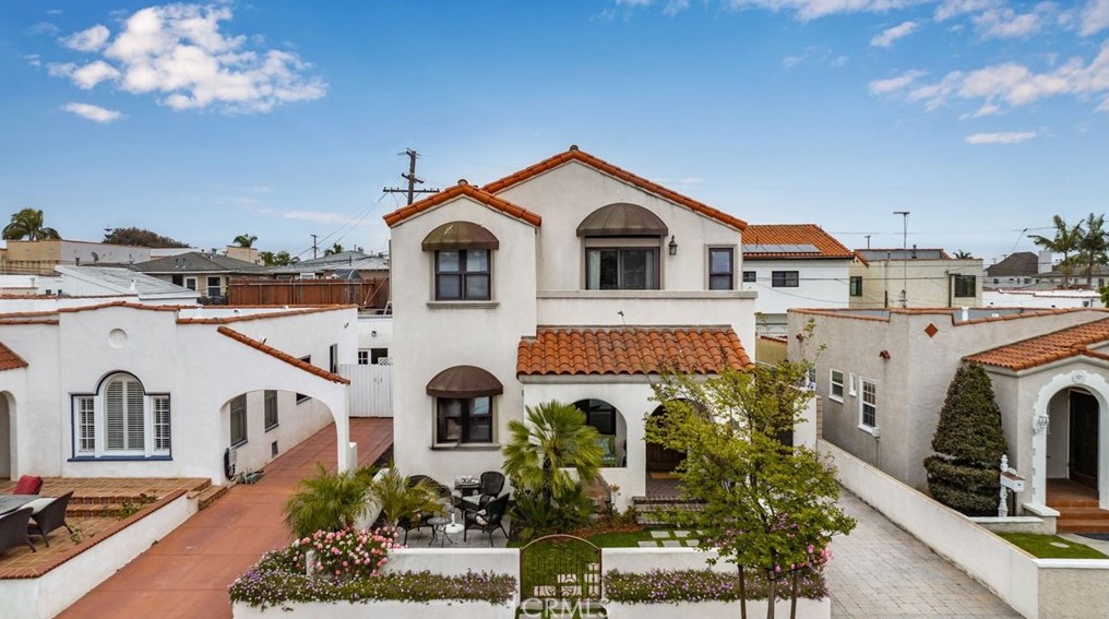 236 Granada Ave, Long Beach CA  90803-5512 exterior