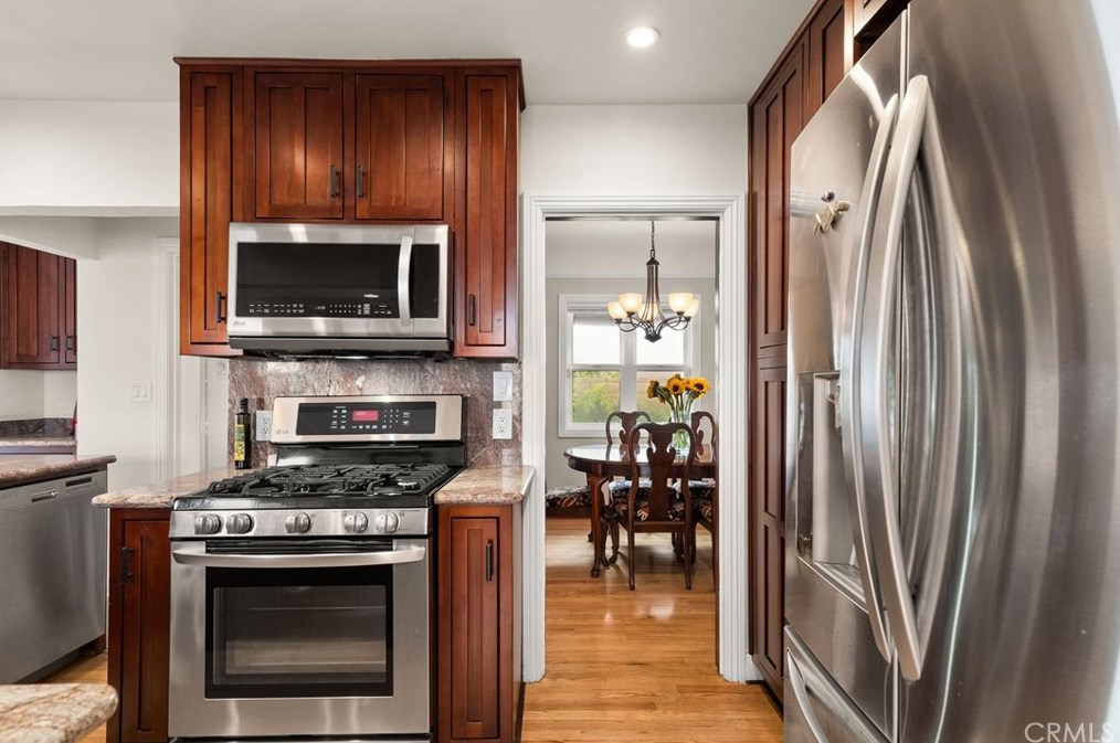 236 Granada Ave, Long Beach CA  90803-5512 exterior