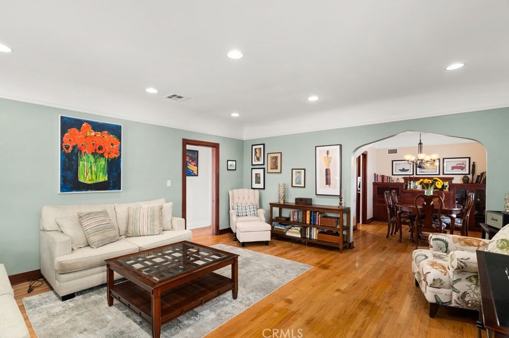 236 Granada Ave, Long Beach CA  90803-5512 exterior