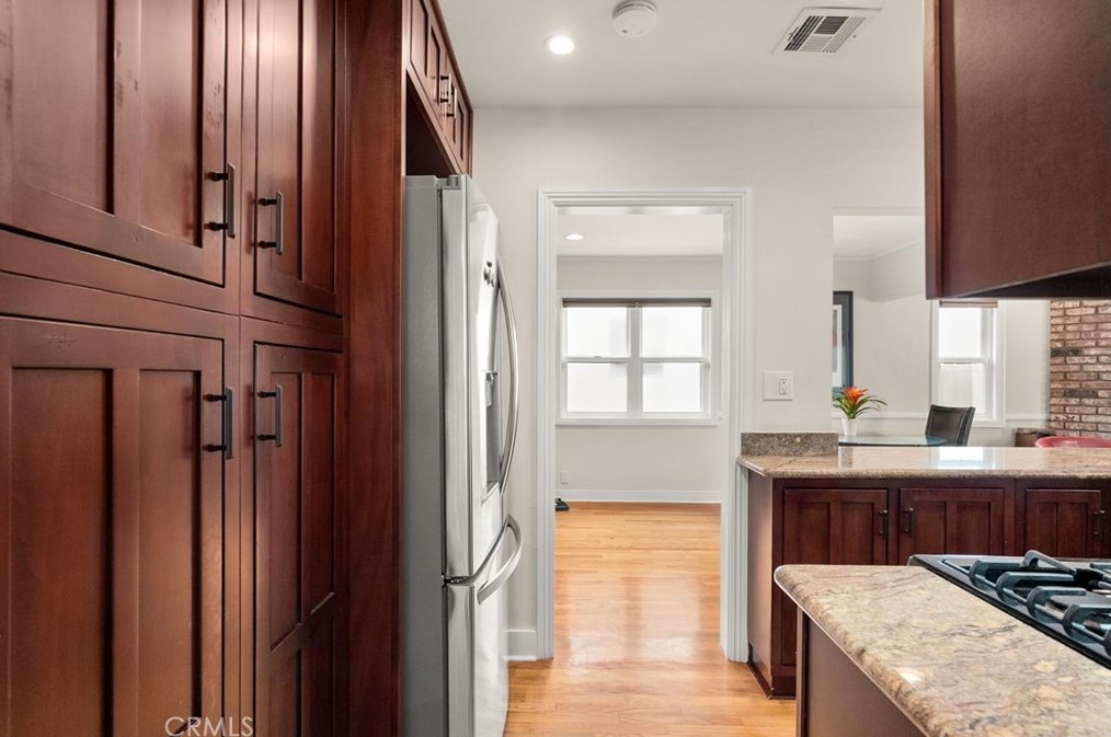 236 Granada Ave, Long Beach CA  90803-5512 exterior