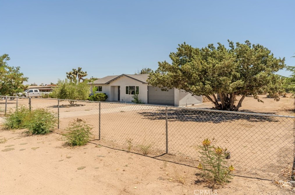 8523 8th Ave, Hesperia CA  92345-3905 exterior
