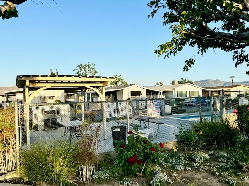 8450 G Ave, Hesperia CA  92345-6585 exterior