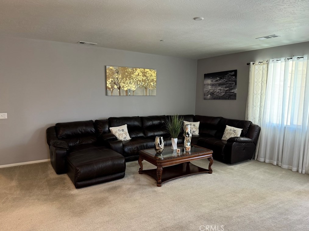 13258 Plaza Laredo Way, Victorville CA  92395-5364 exterior