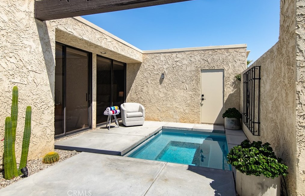 466 Hermosa Dr, Palm Springs CA  92262-0722 exterior