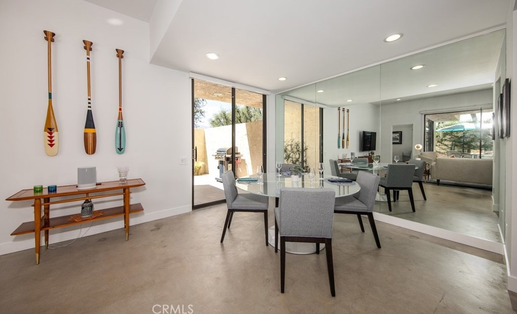 466 Hermosa Dr, Palm Springs CA  92262-0722 exterior