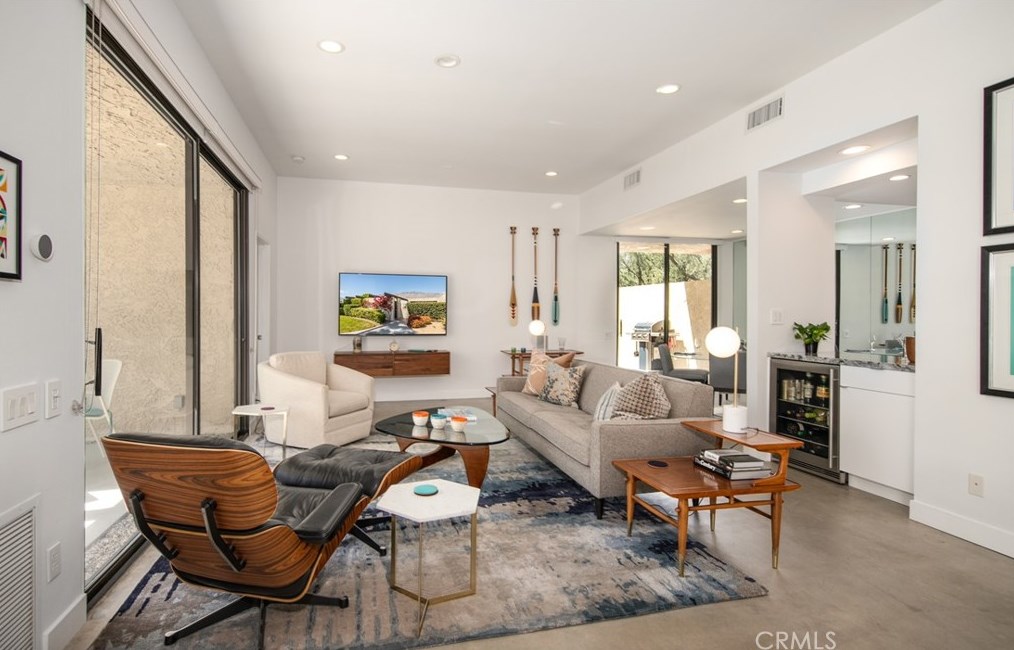 466 Hermosa Dr, Palm Springs CA  92262-0722 exterior