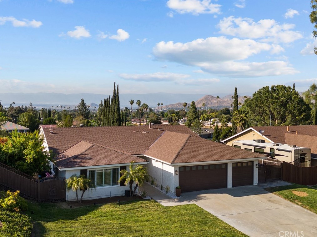 2173 Trafalgar Ave, Riverside CA  92506-4623 exterior