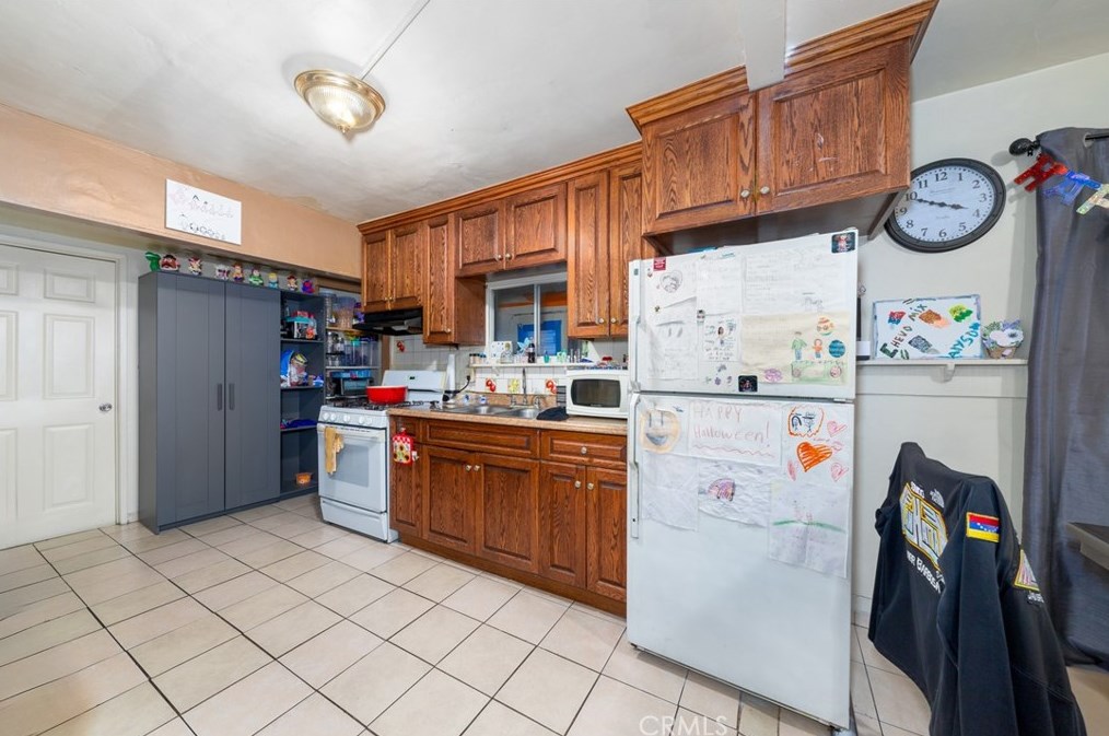 3821 5th St, Los Angeles CA  90048-4711 exterior