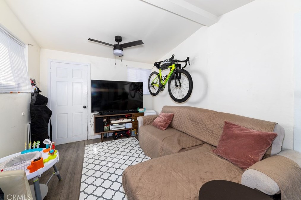 3821 5th St, Los Angeles CA  90048-4711 exterior