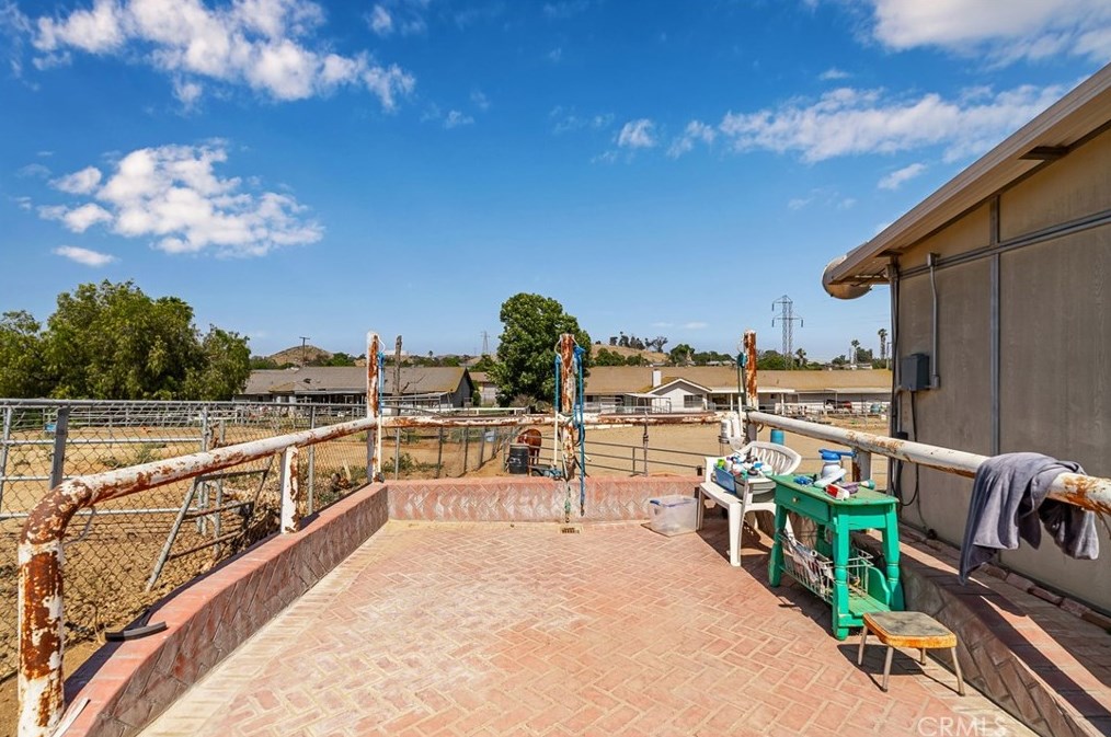 5699 Steve St, Riverside CA  92509-3639 exterior