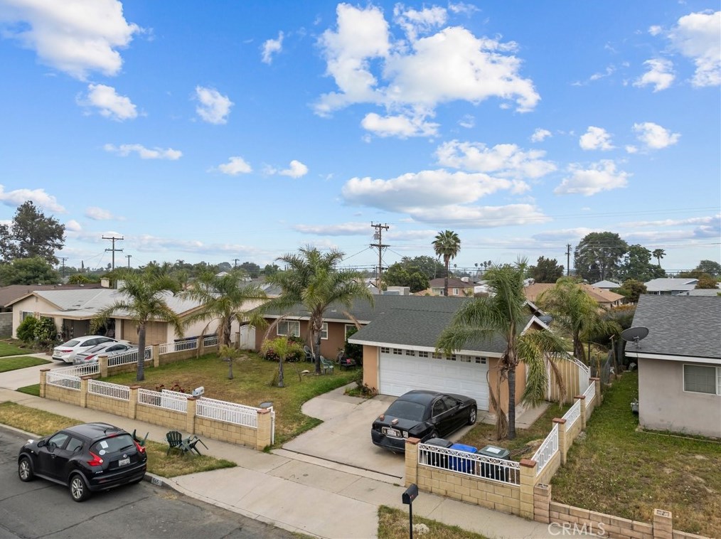 565 Van Koevering St, Rialto CA  92376-5237 exterior