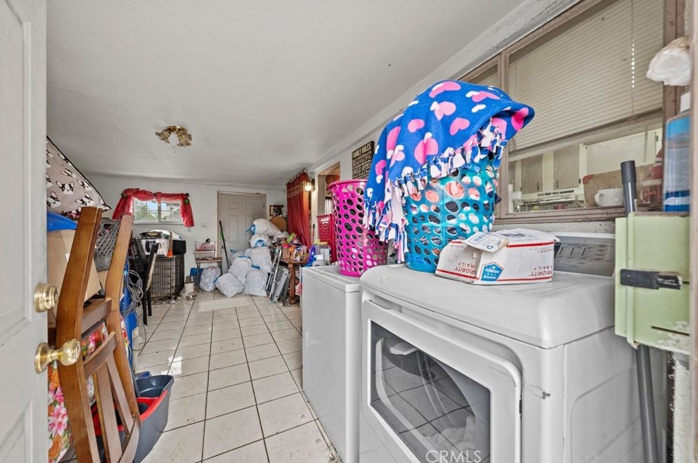 565 Van Koevering St, Rialto CA  92376-5237 exterior