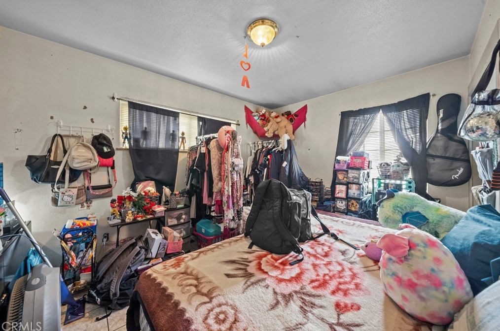 565 Van Koevering St, Rialto CA  92376-5237 exterior