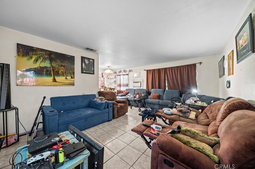 565 Van Koevering St, Rialto CA  92376-5237 exterior