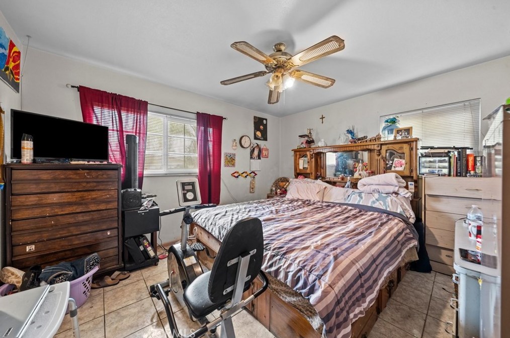 565 Van Koevering St, Rialto CA  92376-5237 exterior