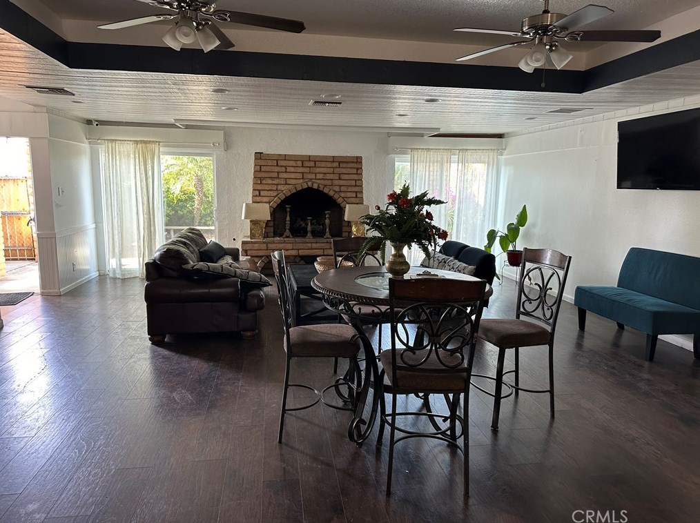 350 San Jacinto Ave, Perris CA  92571-2809 exterior