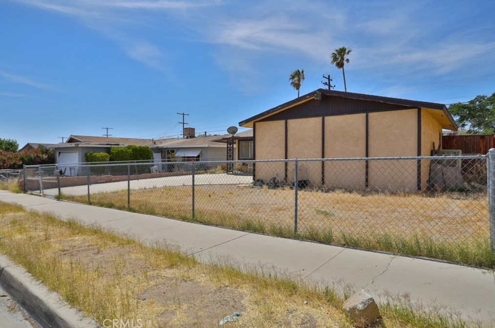 1644 Sunset St, Barstow CA  92311-5619 exterior