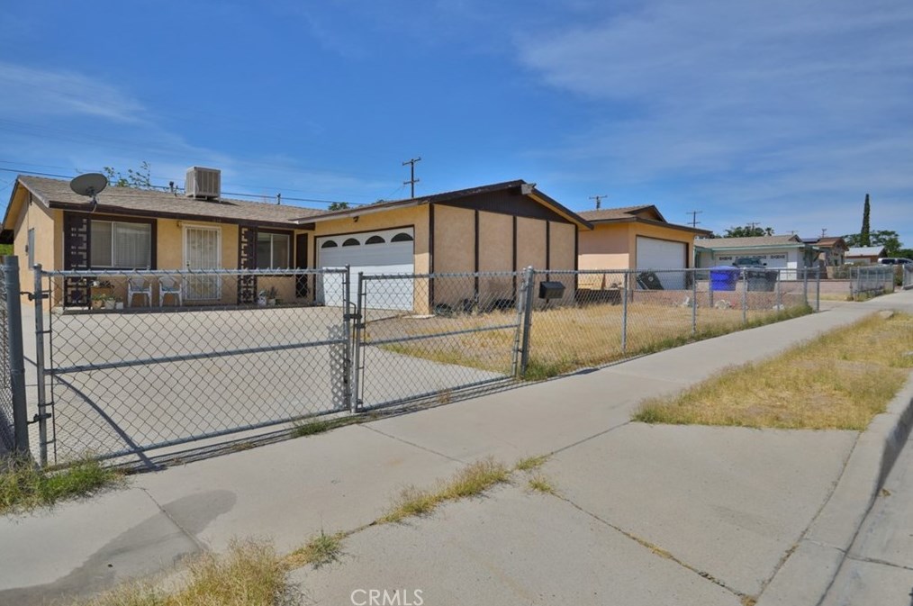 1644 Sunset St, Barstow CA  92311-5619 exterior