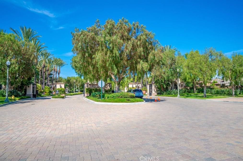 44 El Cajon, Irvine CA  92602-0949 exterior