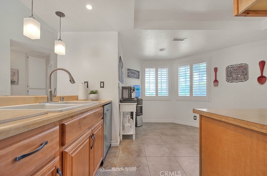 8337 Pristine Pl, Riverside CA  92509-7145 exterior