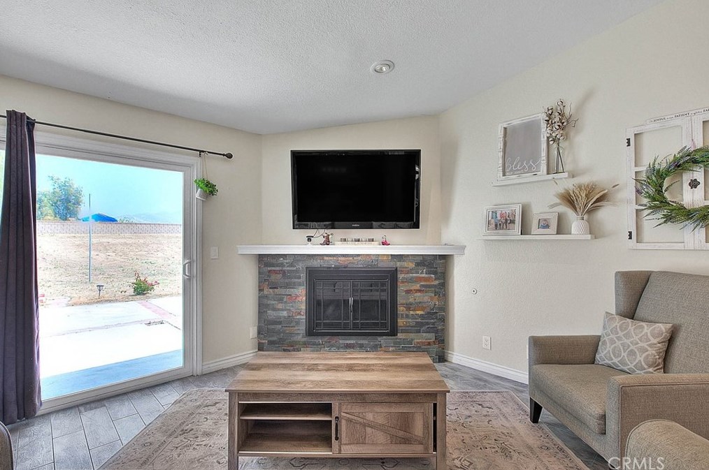 8337 Pristine Pl, Riverside CA  92509-7145 exterior