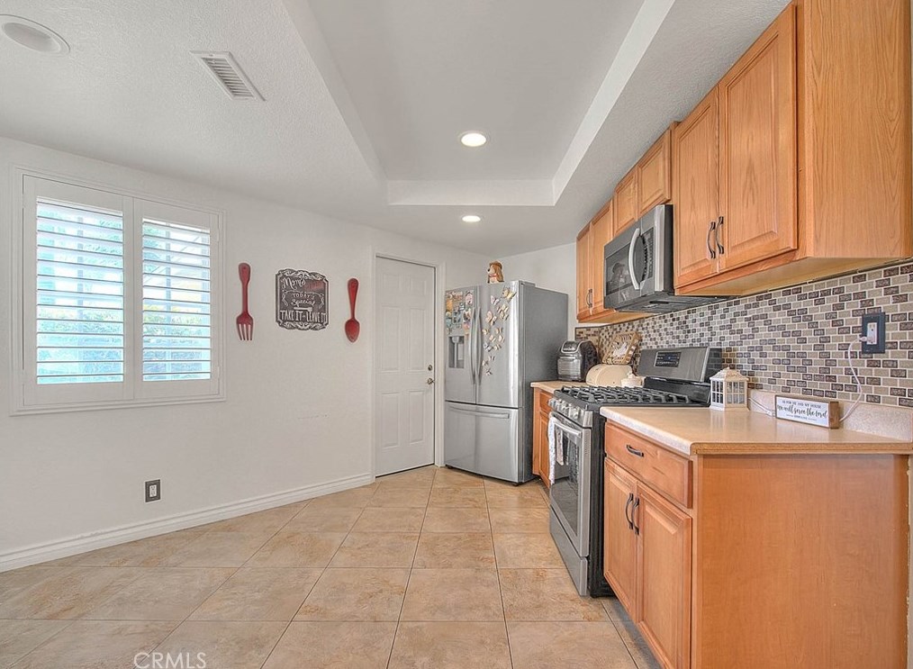 8337 Pristine Pl, Riverside CA  92509-7145 exterior
