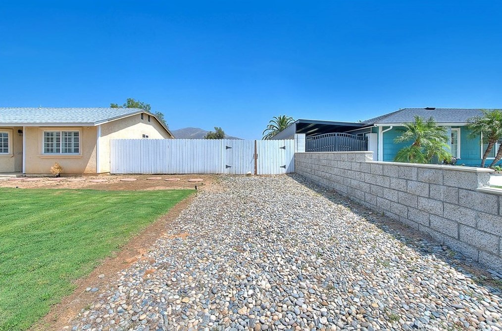 8337 Pristine Pl, Riverside CA  92509-7145 exterior