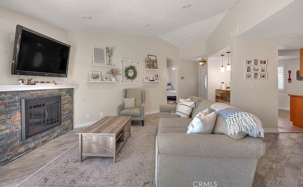 8337 Pristine Pl, Riverside CA  92509-7145 exterior