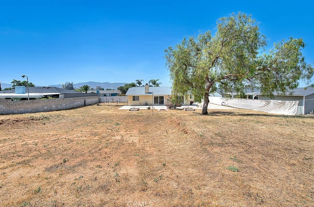 8337 Pristine Pl, Riverside CA  92509-7145 exterior