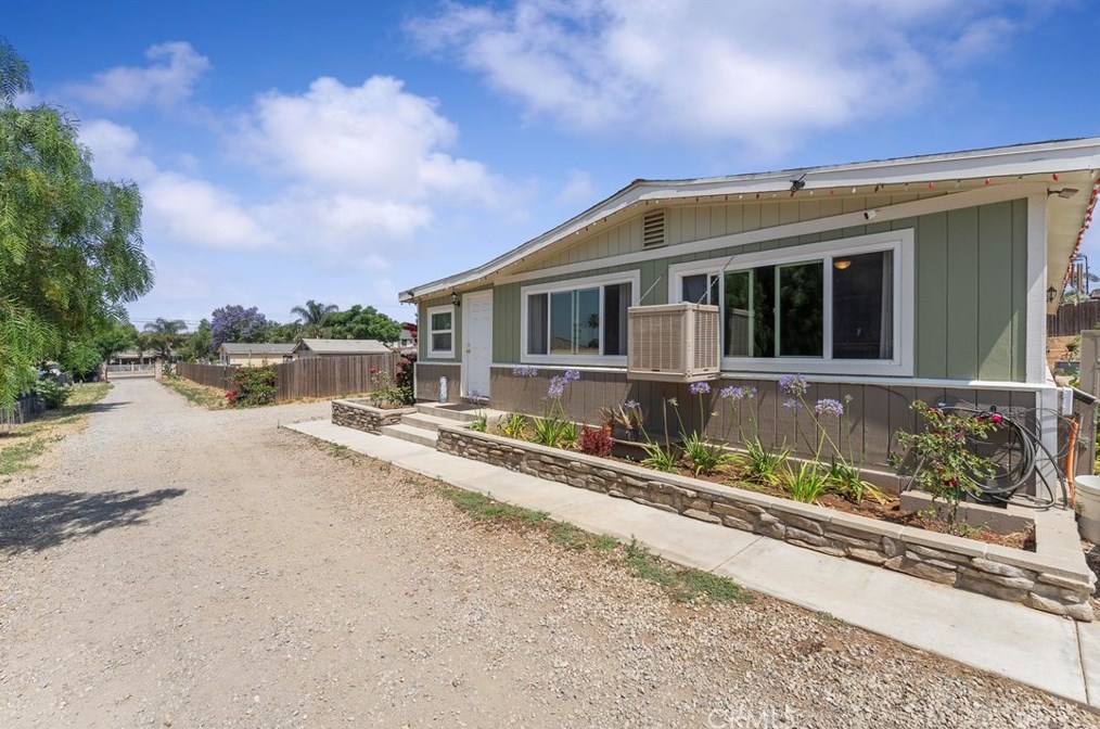 5320 Rutile St, Riverside CA  92509-4829 exterior