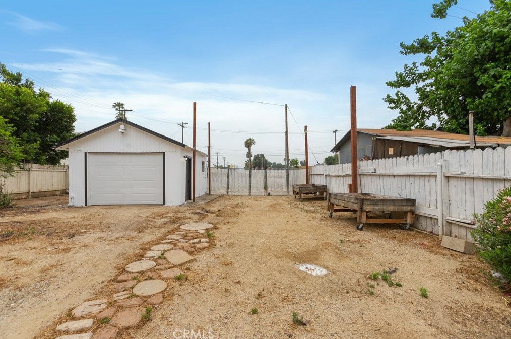 3830 Mckenzie St, Riverside CA  92503-3752 exterior
