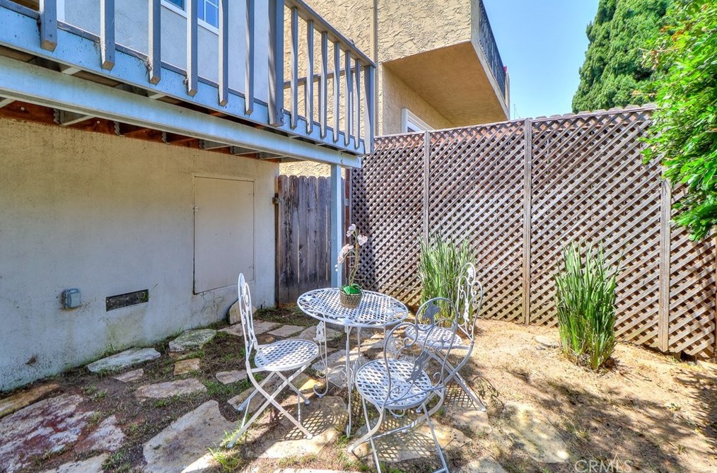 1710 Wollacott St, Redondo Beach CA  90278-2836 exterior