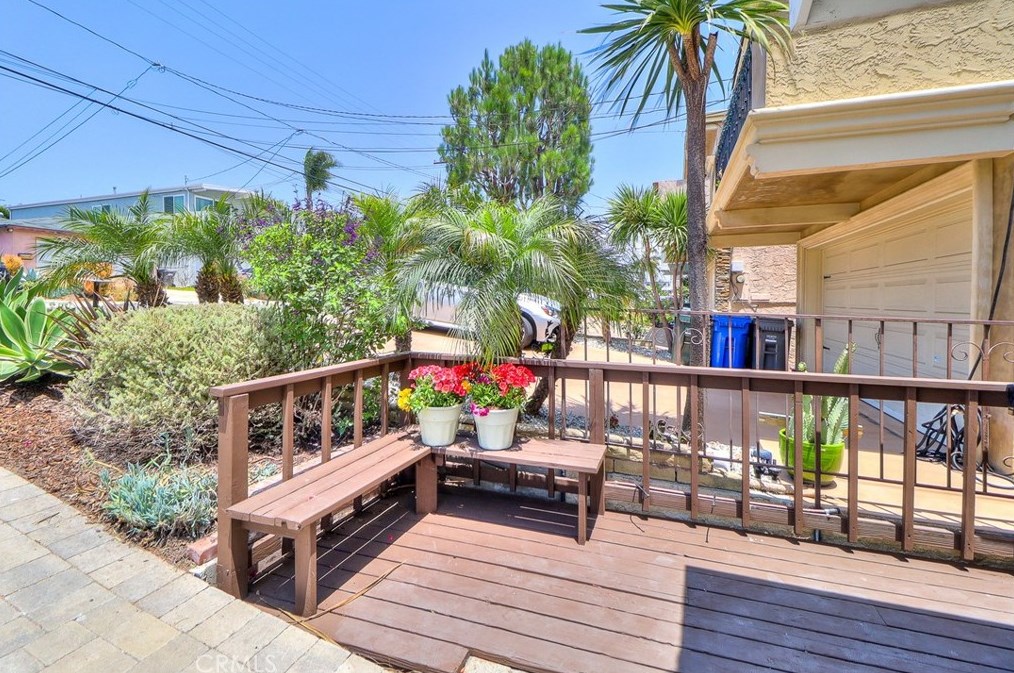 1710 Wollacott St, Redondo Beach CA  90278-2836 exterior