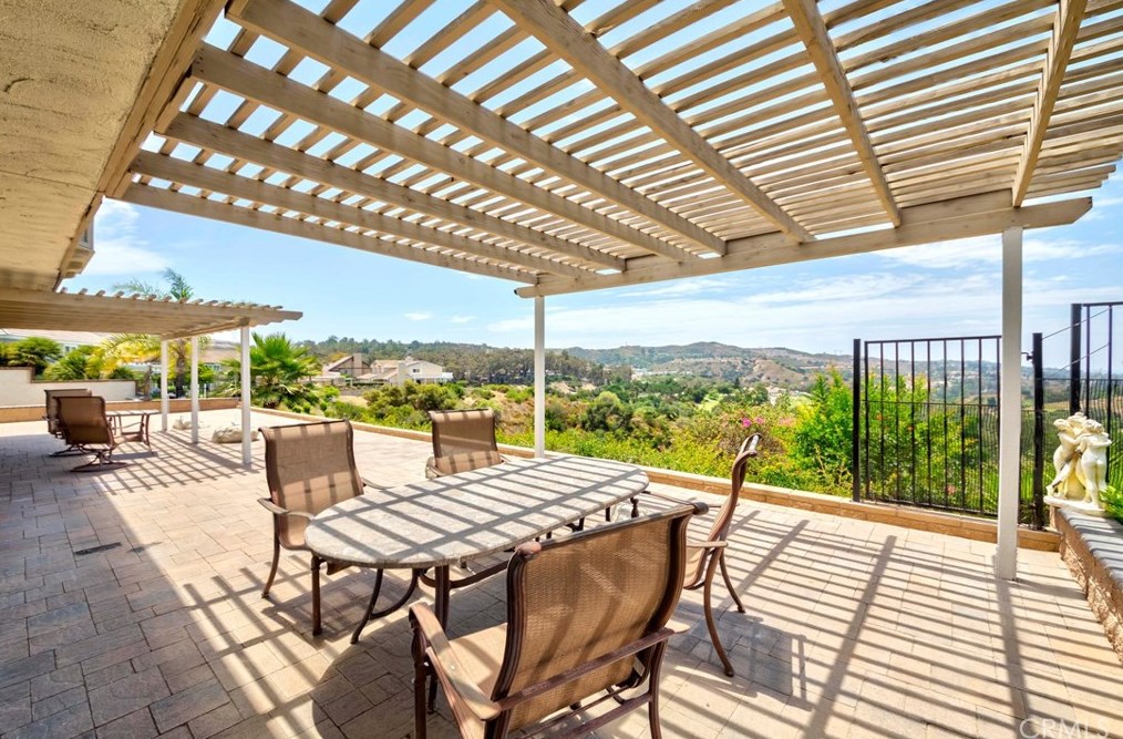 7005 Country Clb Ln, Anaheim CA  92807-4436 exterior