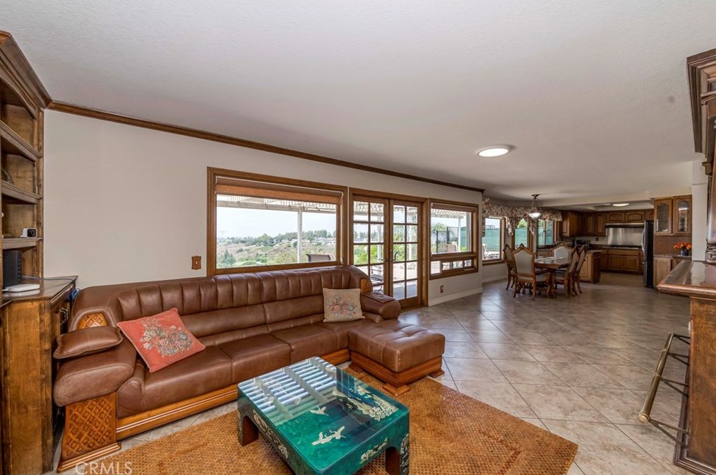 7005 Country Clb Ln, Anaheim CA  92807-4436 exterior