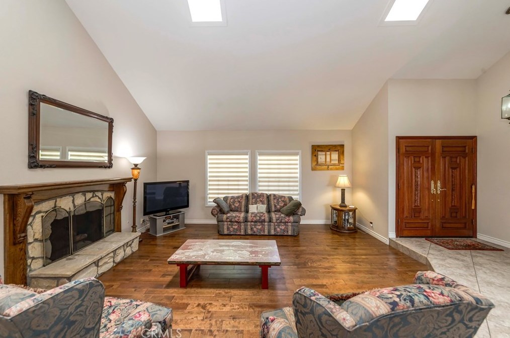 7005 Country Clb Ln, Anaheim CA  92807-4436 exterior