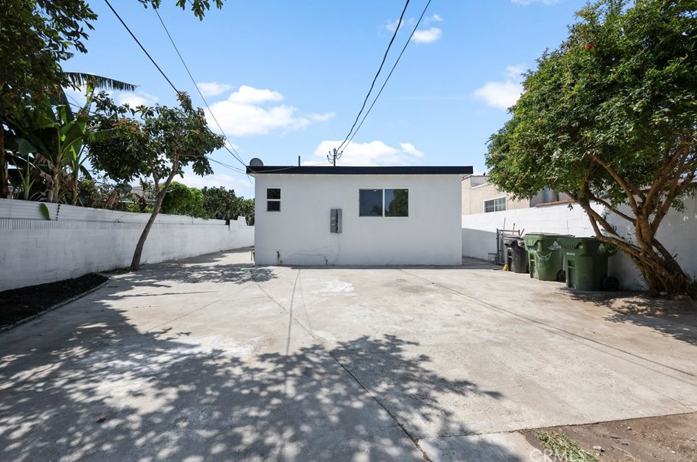 811 94th St, Los Angeles CA  90044-4701 exterior