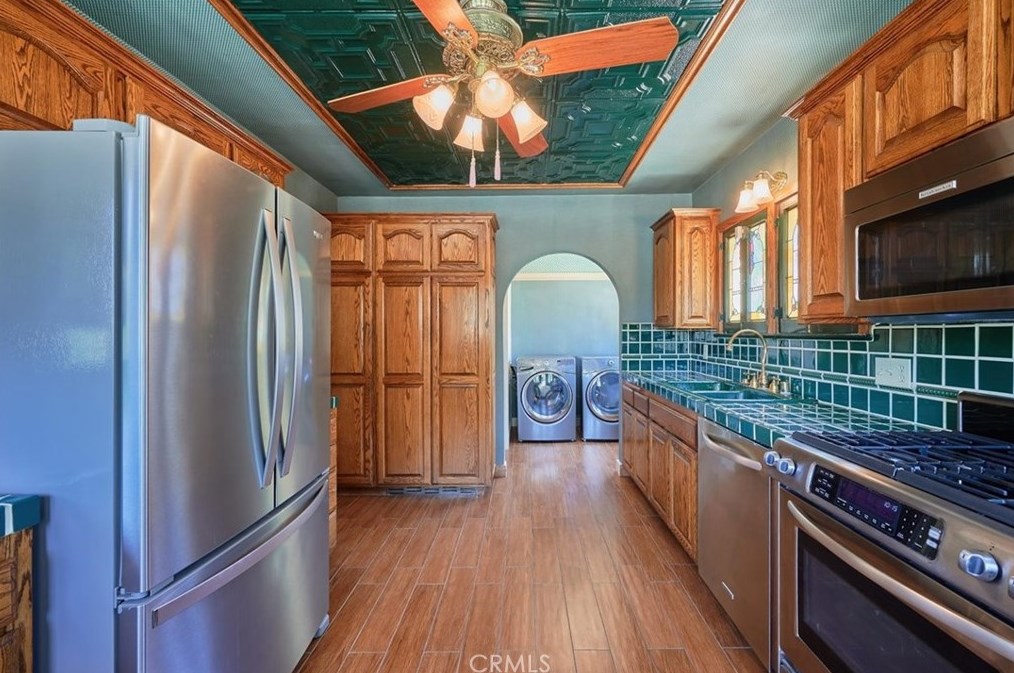 214 4th St, Ontario CA  91764-2708 exterior