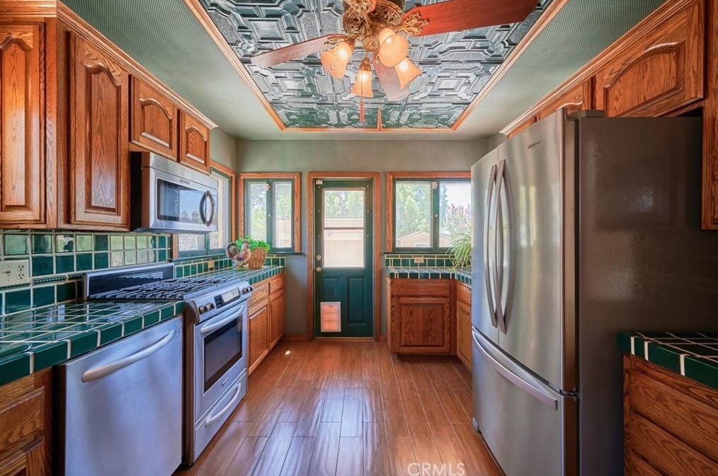 214 4th St, Ontario CA  91764-2708 exterior