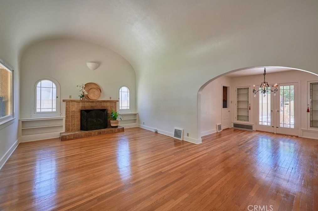 214 4th St, Ontario CA  91764-2708 exterior