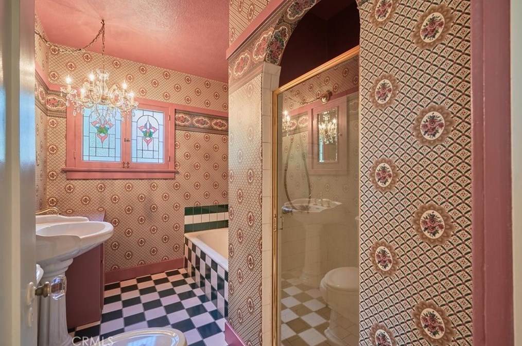 214 4th St, Ontario CA  91764-2708 exterior