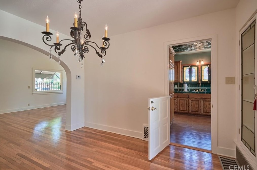 214 4th St, Ontario CA  91764-2708 exterior