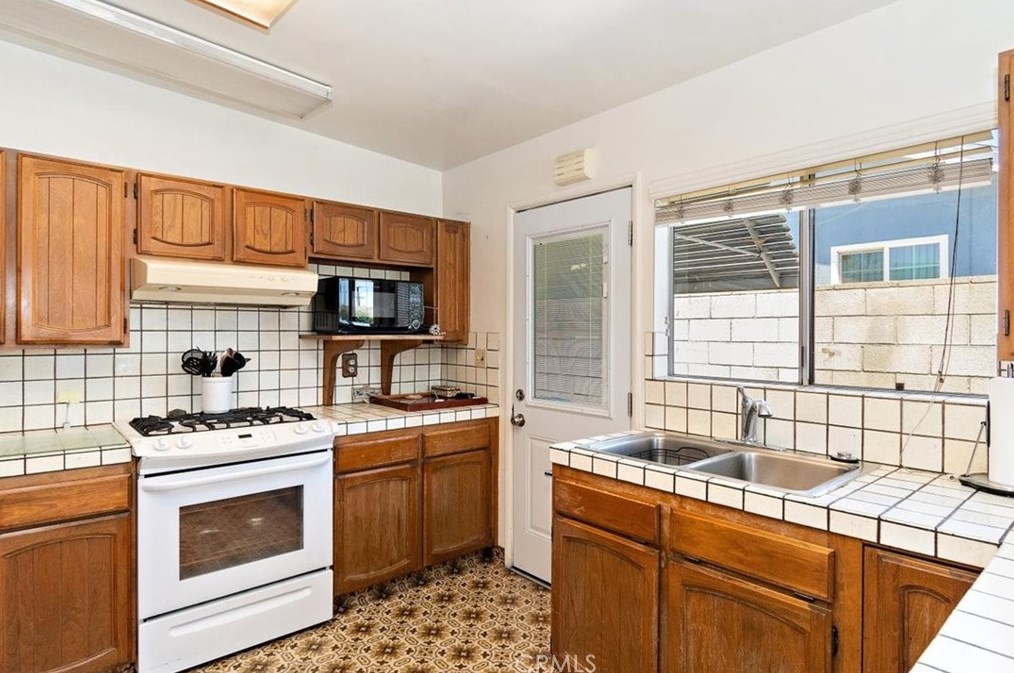 549 Greenhaven St, Covina CA  91722-2104 exterior