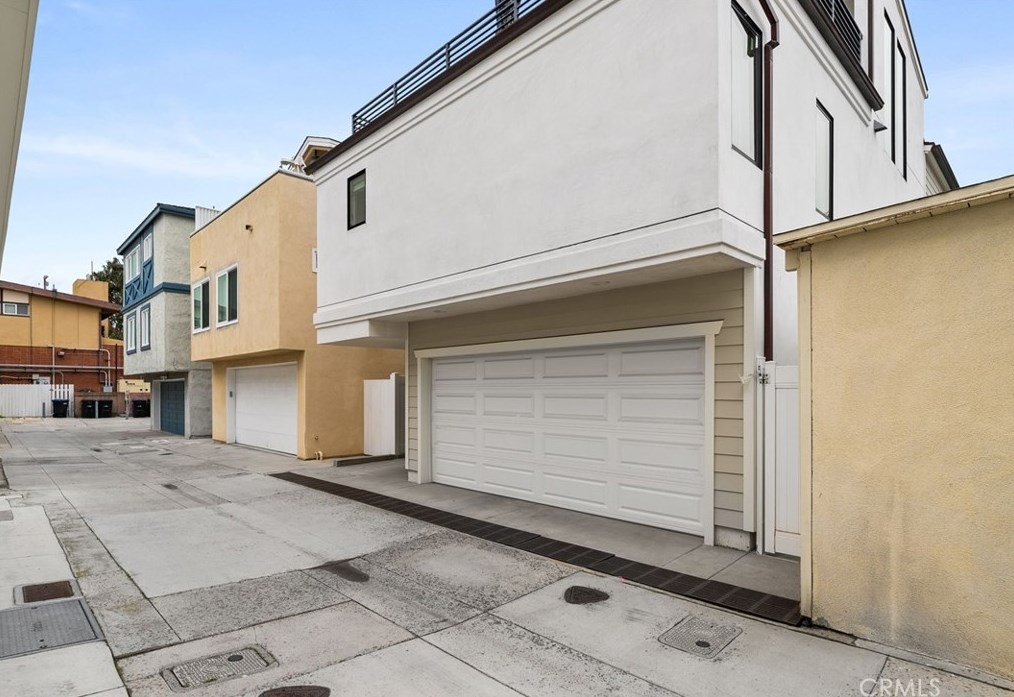 115 Bay Ave, Newport Beach CA  92662-1045 exterior
