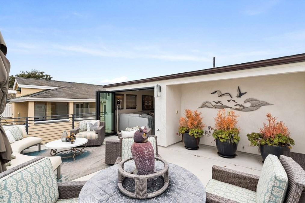 115 Bay Ave, Newport Beach CA  92662-1045 exterior
