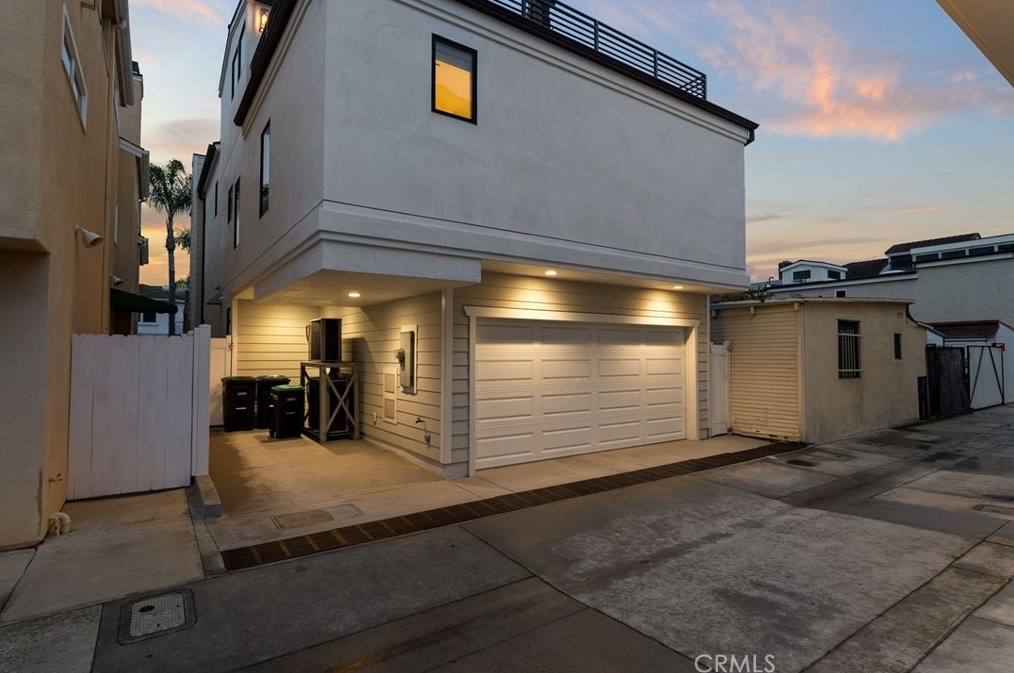 115 Bay Ave, Newport Beach CA  92662-1045 exterior